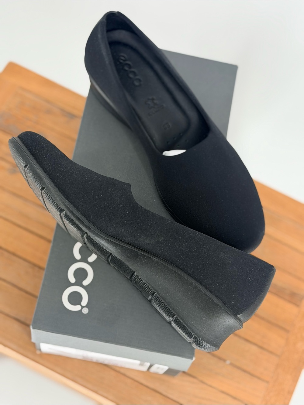 New ECCO Womens Black Slip-On Comfort Shoes size 7.5 - Picture 3 of 5